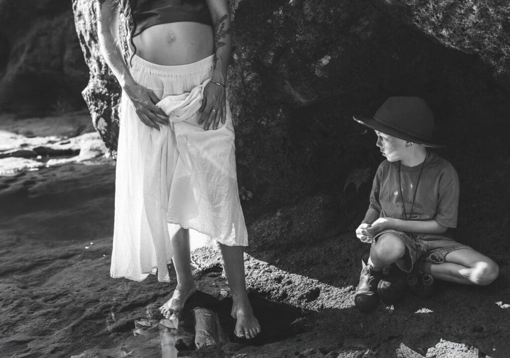 natural moments family photoshoot at a waterfall in the byron bay hinterland